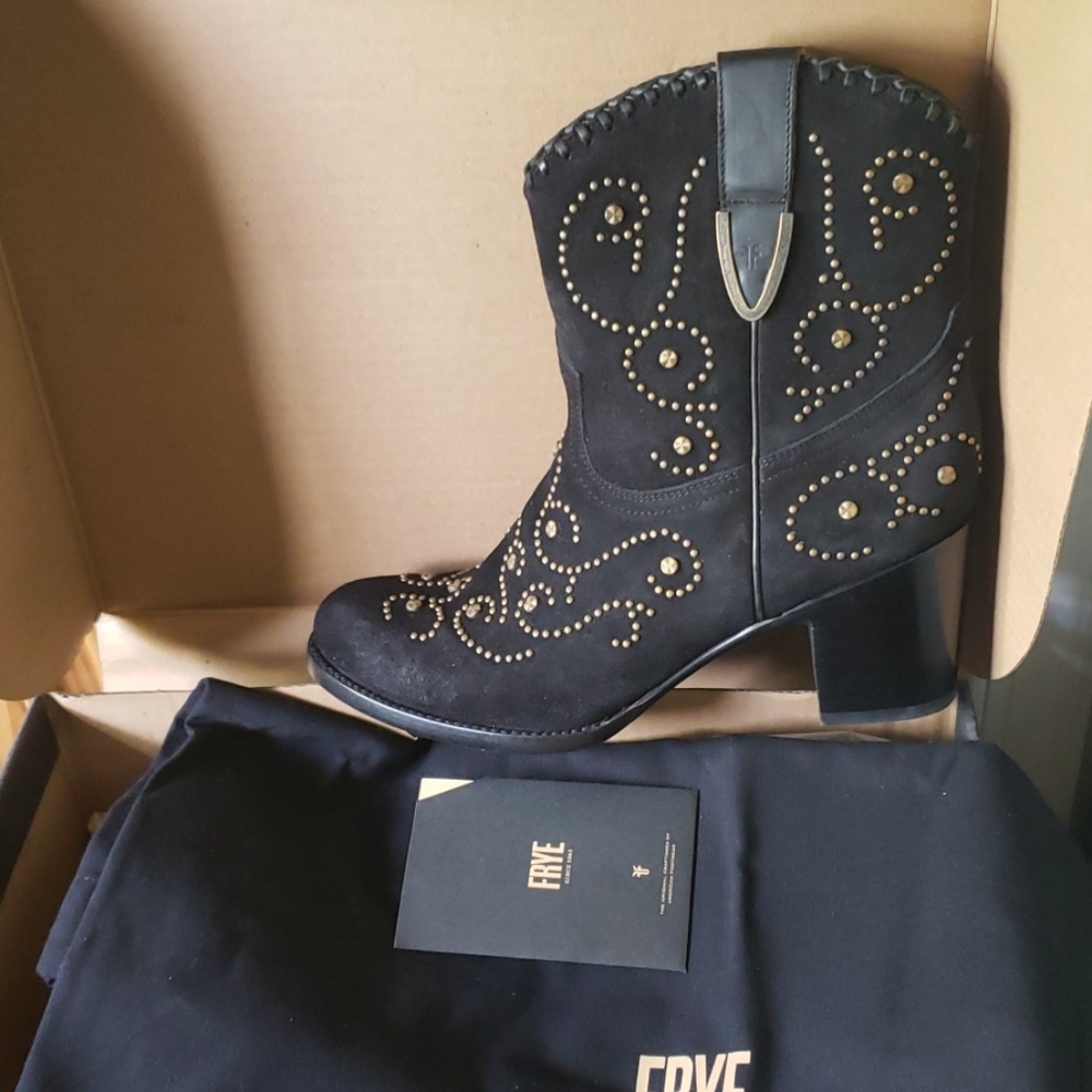 Frye VICTORIA Luxe Studs Italian Suede Leather Boots NEW Black Women's 9.5 ๐HP - Picture 12 of 13